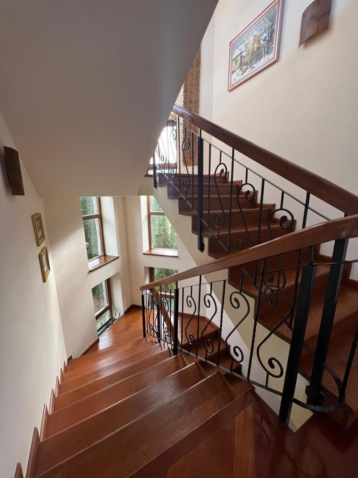 Wine Cellar Villa With Beautiful Garden In Sinaia - Busteni Poiana Tapului エクステリア 写真