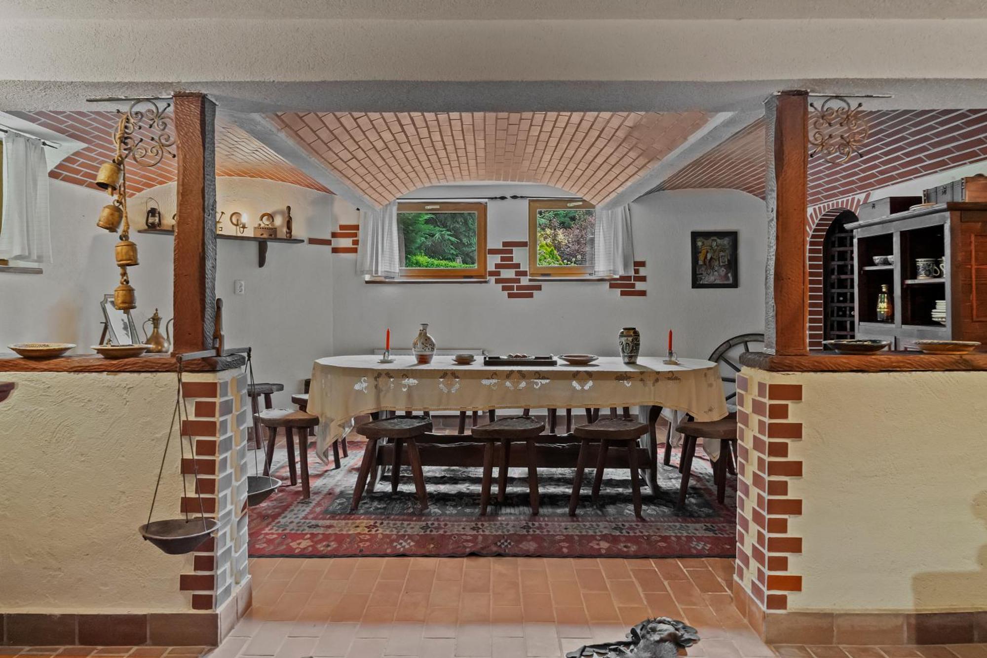 Wine Cellar Villa With Beautiful Garden In Sinaia - Busteni Poiana Tapului エクステリア 写真
