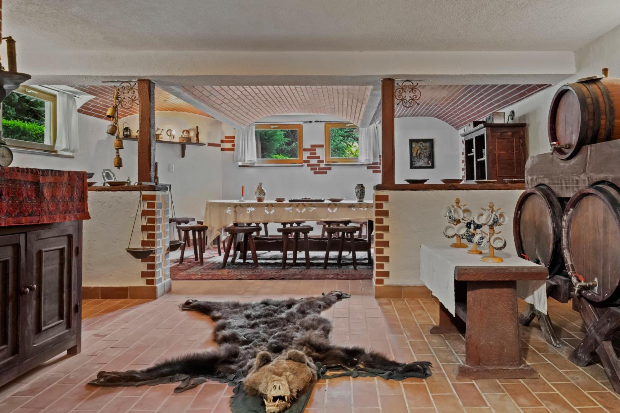 Wine Cellar Villa With Beautiful Garden In Sinaia - Busteni Poiana Tapului エクステリア 写真