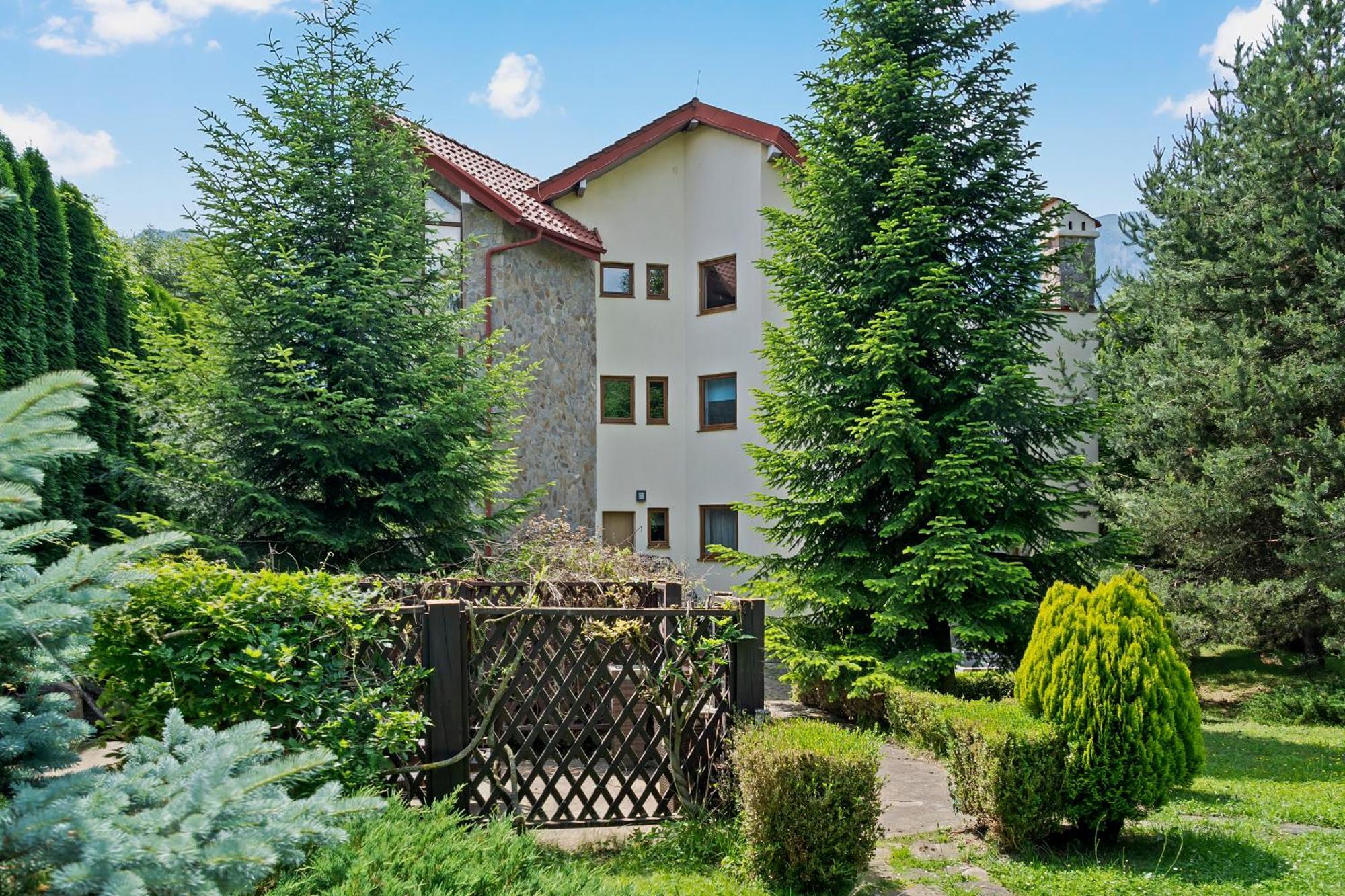 Wine Cellar Villa With Beautiful Garden In Sinaia - Busteni Poiana Tapului エクステリア 写真